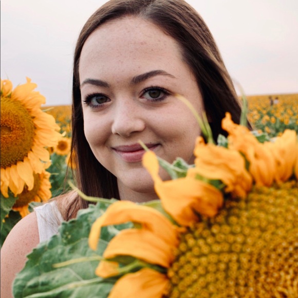 Meet your Posher, Hailey - Picture 1 of 1